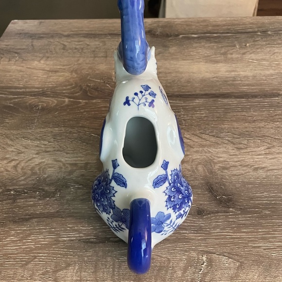 Porcelain Elephant Tea Pot by Baum Bros - Picture 2 of 7